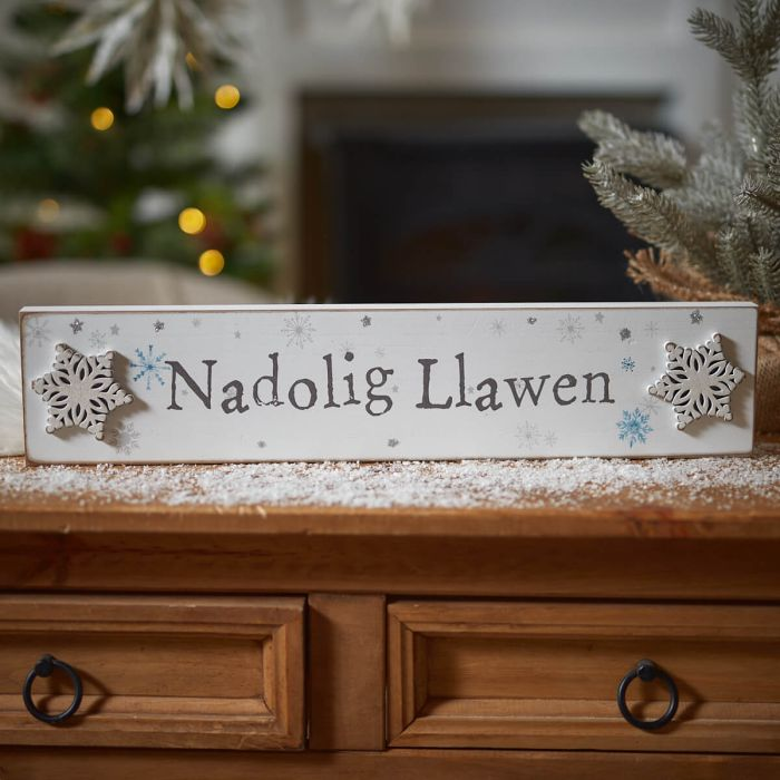 Wooden plaque 'Nadolig Llawen' 3D snowflakes